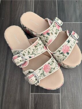 Maurice’s floral sandals